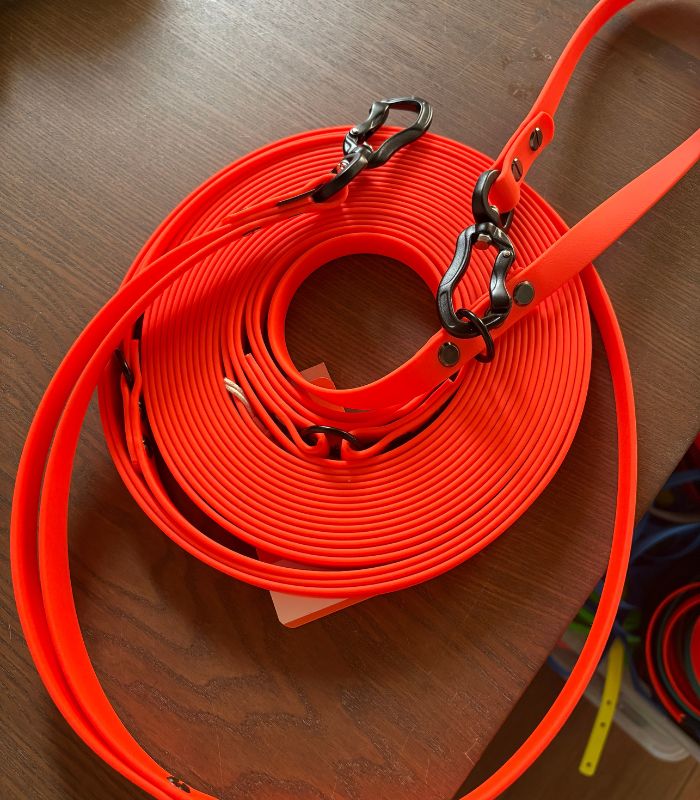 Smycz przepinana długa BioThane - jaskrawopomarańczowa 10 metrów - obrazek 2